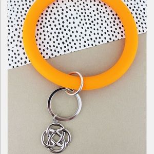 ASSORTED COLOR SILICONE BANGLE KEYCHAIN